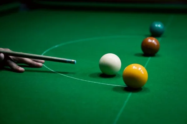 snooker player aiming shot